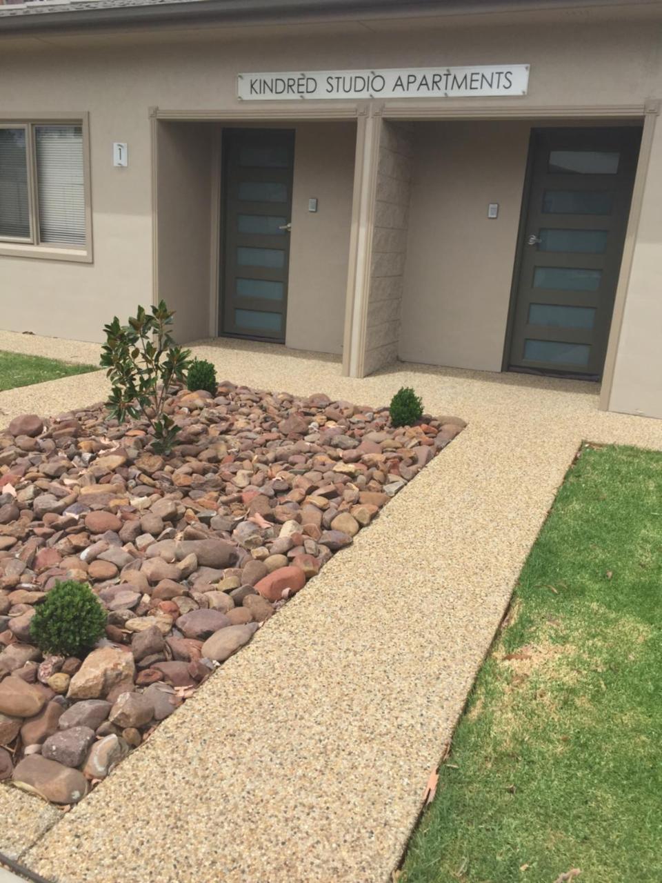 Kindred Studio Apartments Leeton ภายนอก รูปภาพ
