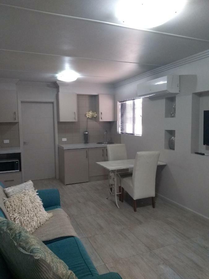 Kindred Studio Apartments Leeton ภายนอก รูปภาพ