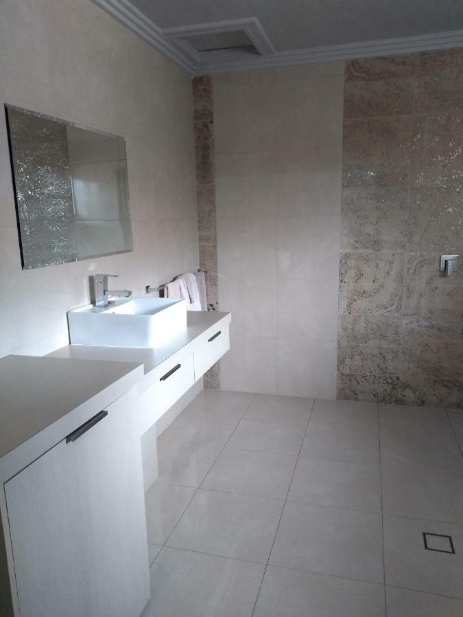 Kindred Studio Apartments Leeton ภายนอก รูปภาพ